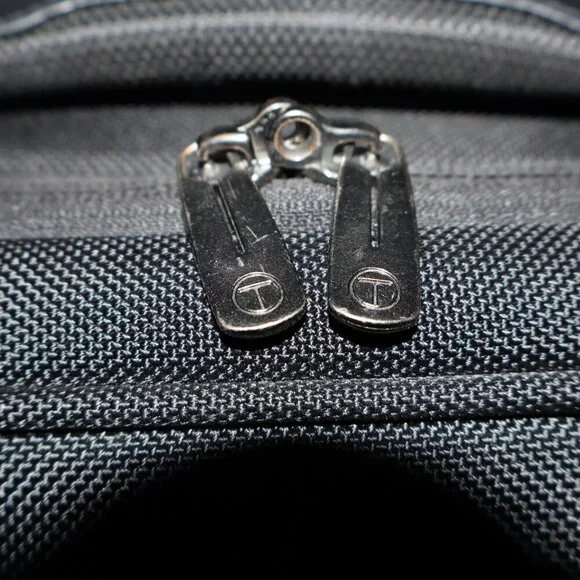 Tumi T-Tech Presidio Macarthur Wheeled Compact Laptop Briefcase Style 67102D - Picture 6 of 15